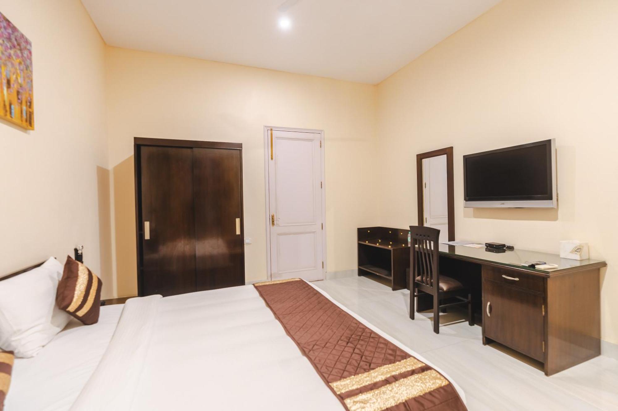 Saffron Leaf W567 Hotel Dehradun Exterior photo