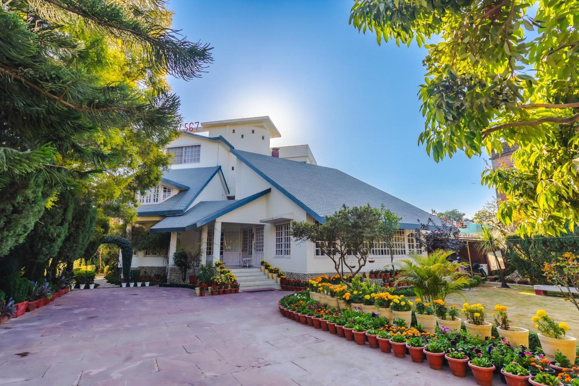 Saffron Leaf W567 Hotel Dehradun Exterior photo